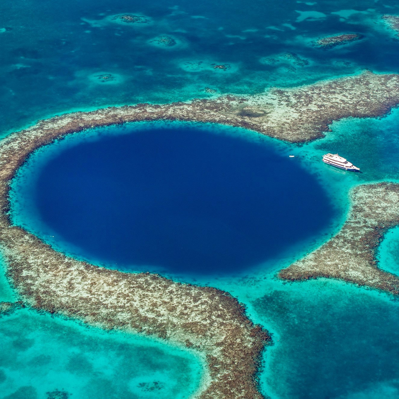 Belize-Blue-hole-The-caribbean-travel-guide