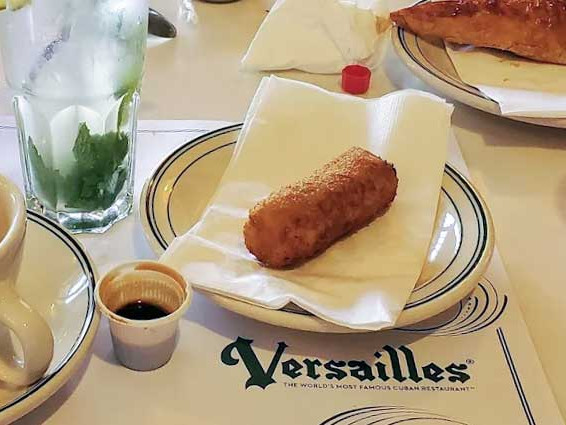 Cafecito and croqueta