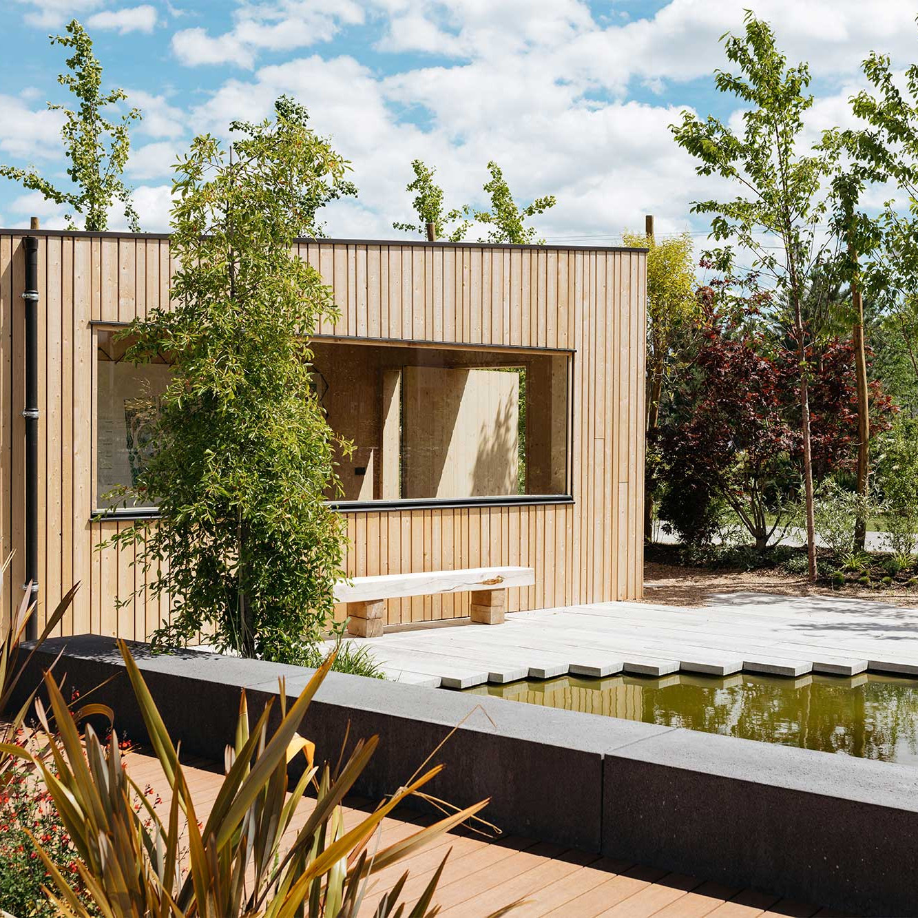 Charming Stays Abroad: How a Garden Room Stay Can Elevate Your Next UK Countryside Getaway