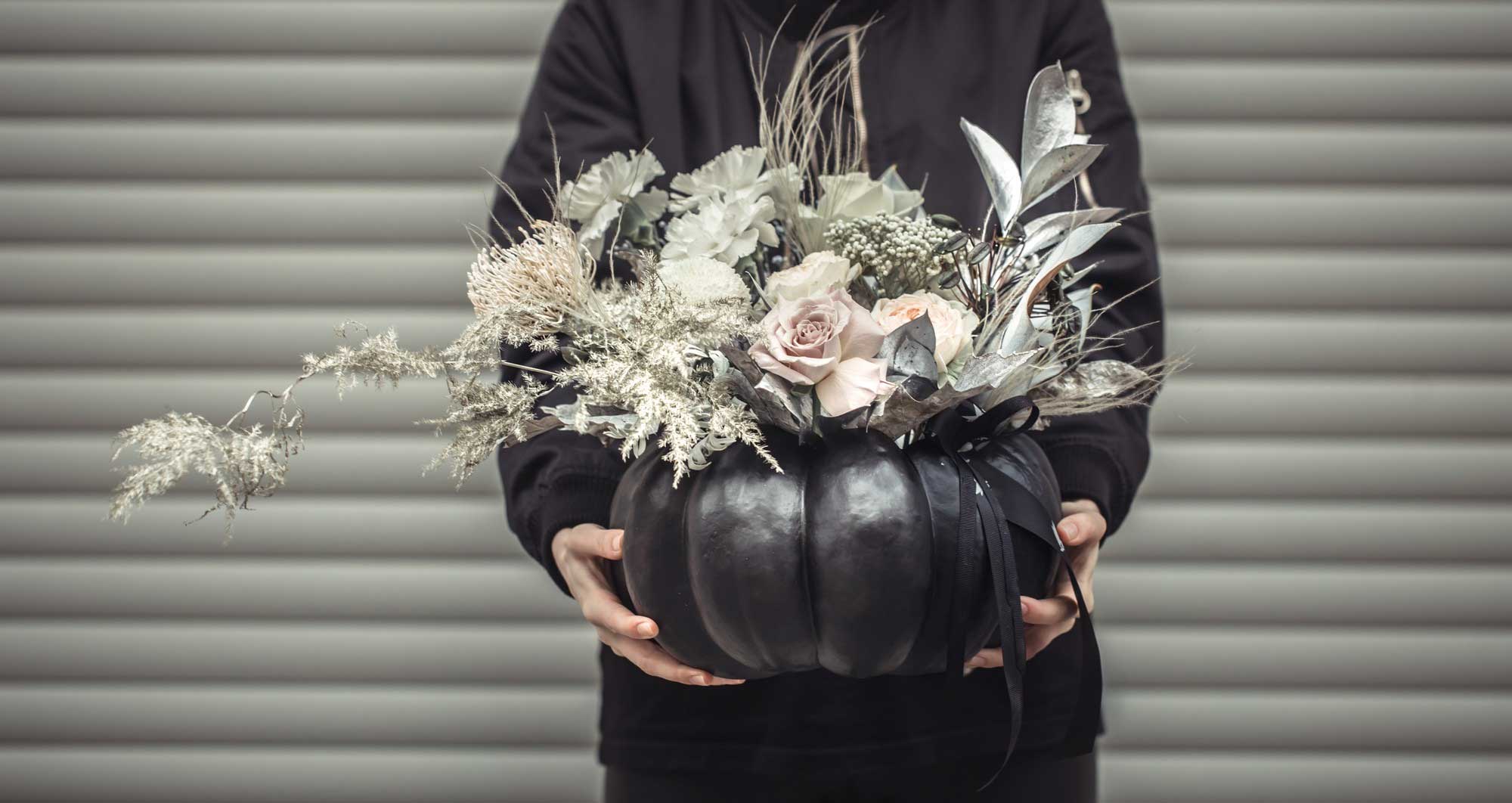 How to Send Halloween Flowers to Your Loved Ones While Frequently Traveling