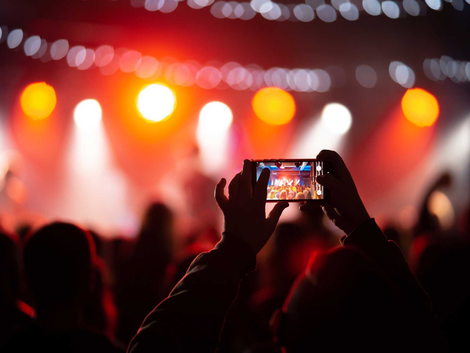 The Role of Music and Performance in Memorable Travel Experiences