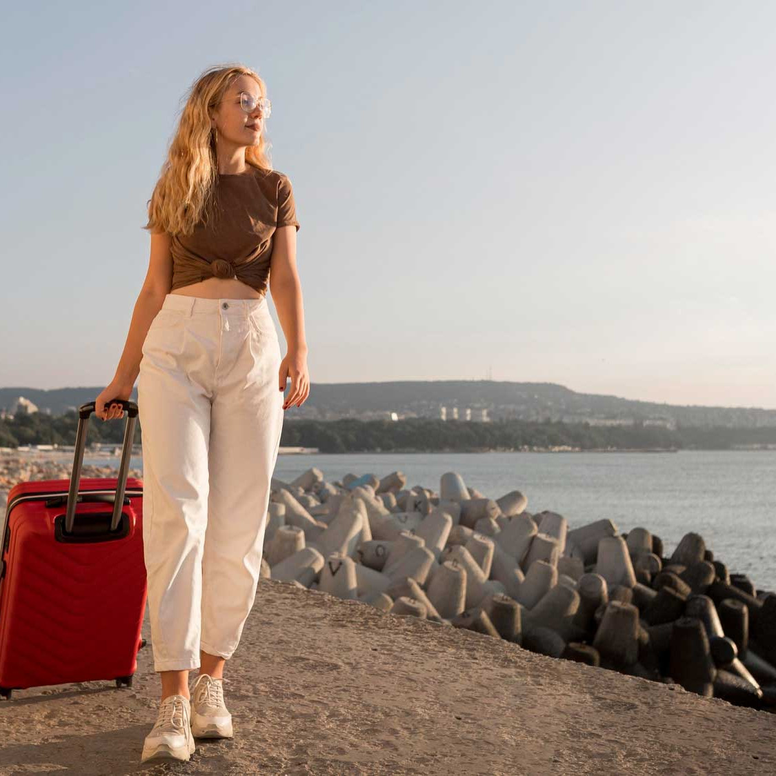 Travelling for Love: Navigating Long-Distance Relationships as a Globetrotting Woman