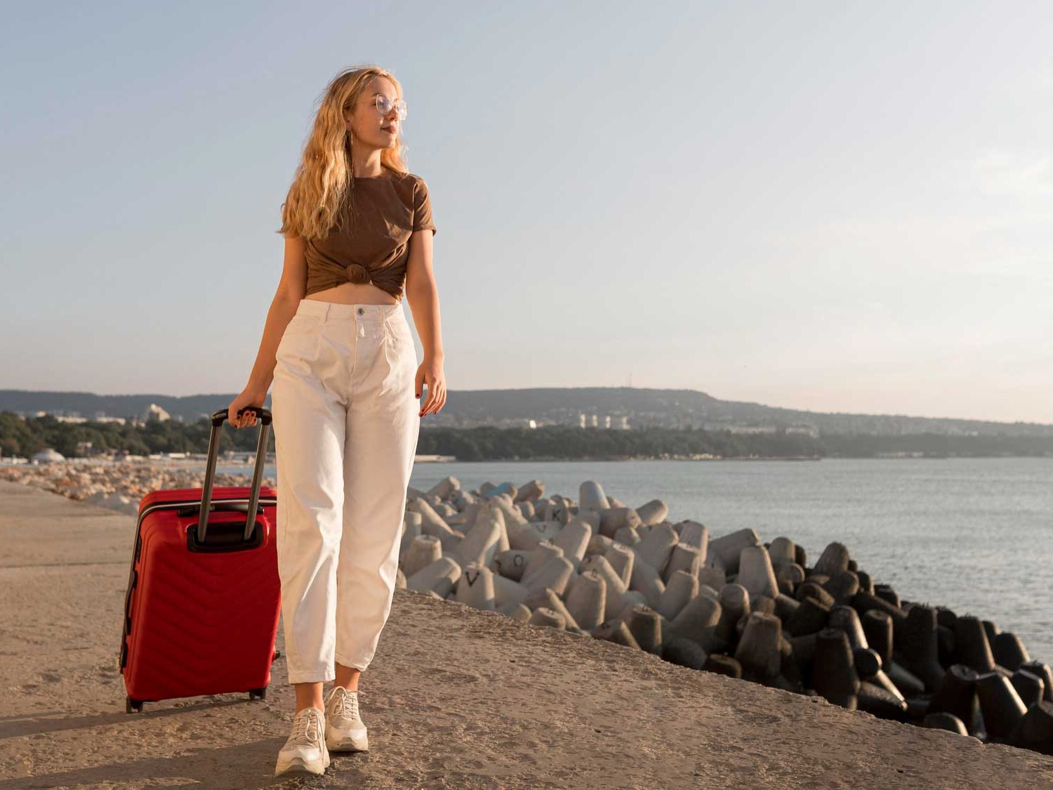 Travelling for Love: Navigating Long-Distance Relationships as a Globetrotting Woman