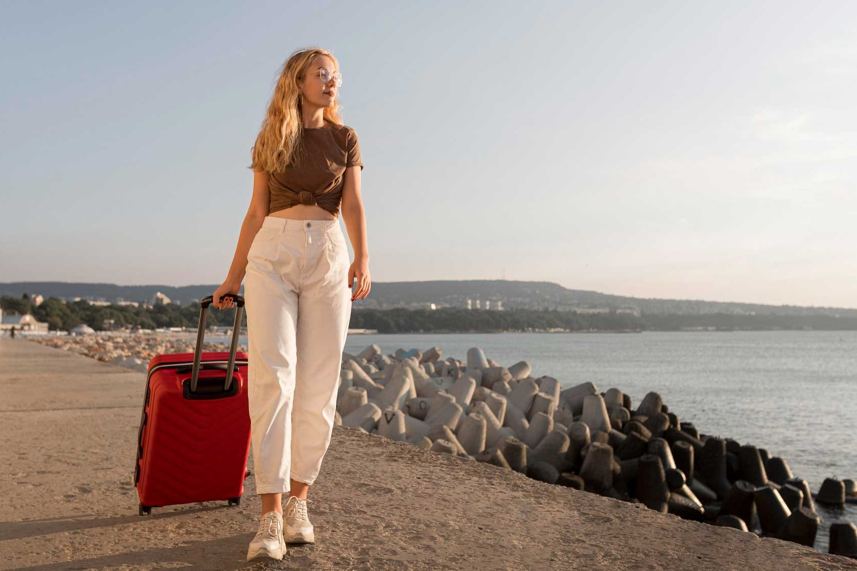 Travelling for Love: Navigating Long-Distance Relationships as a Globetrotting Woman