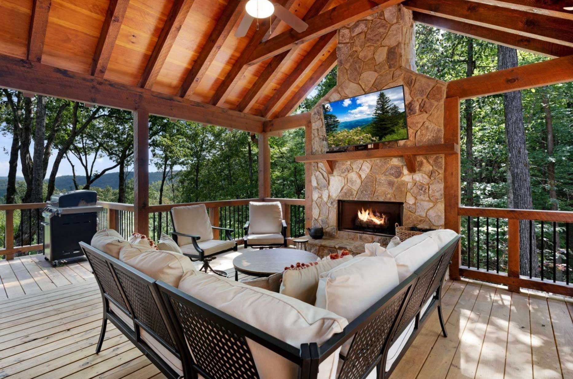 Where to Stay: Secure, Cozy, and Private Cabins for Solo Travelers