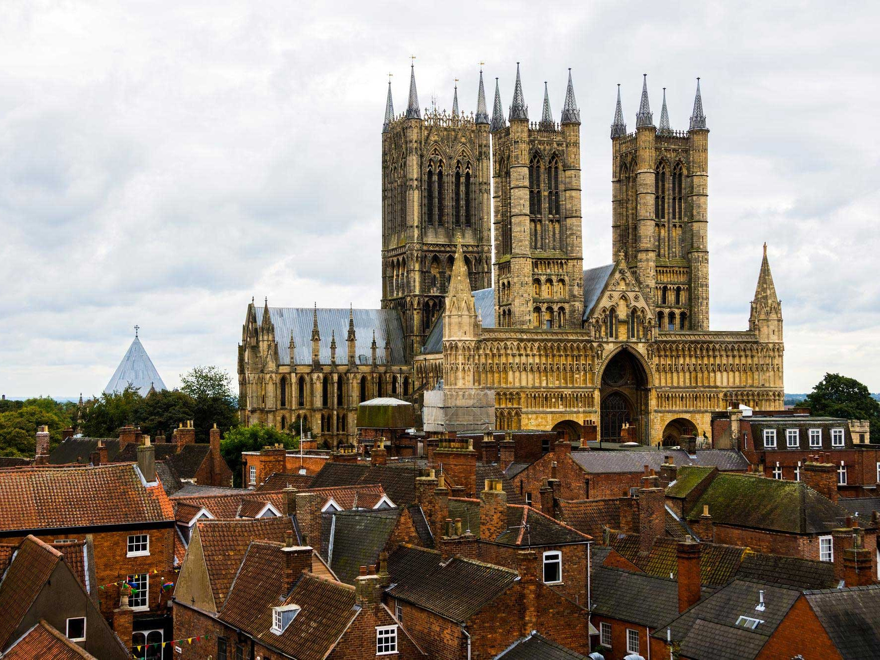 Medieval Old Towns and Modern Skylines of Great Britain