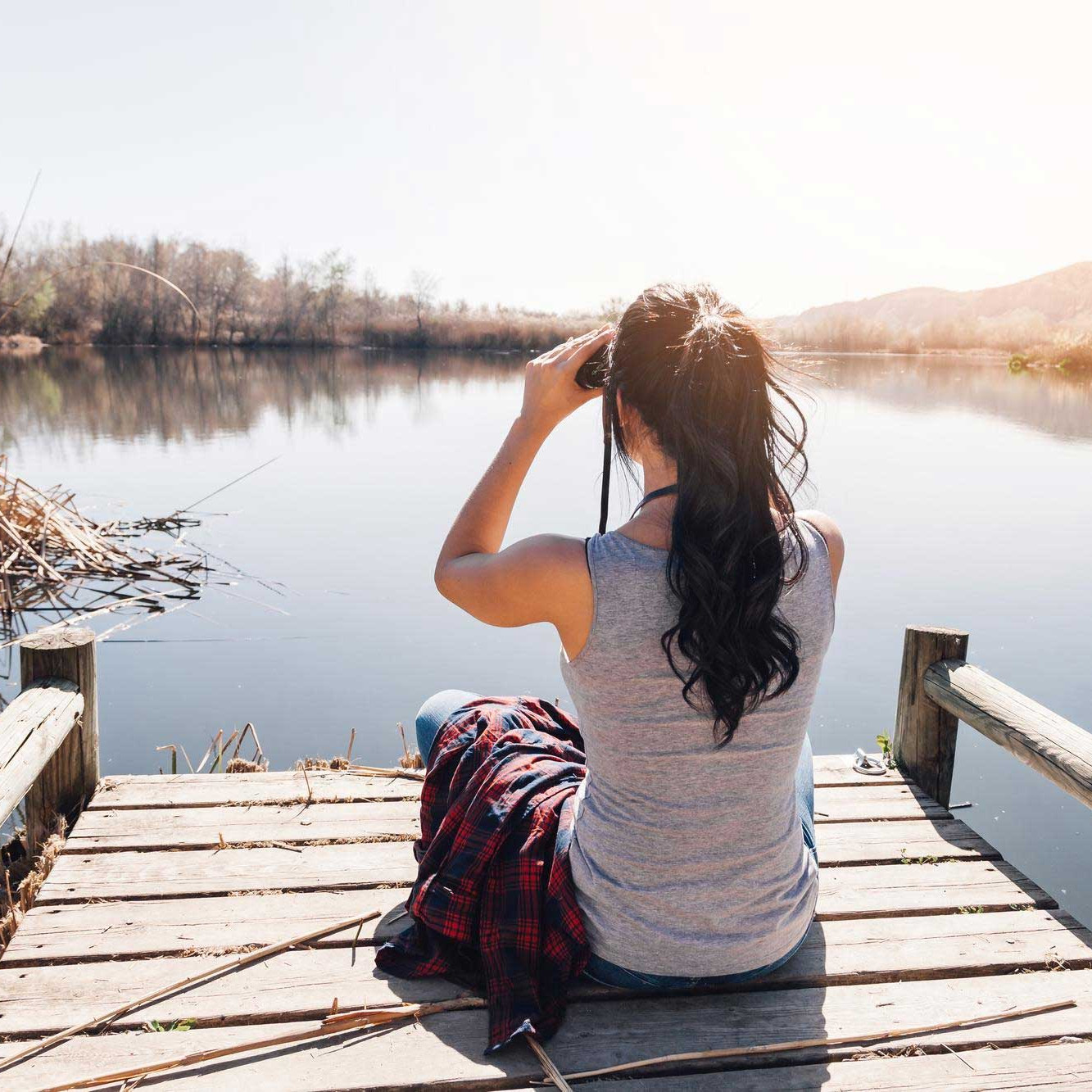 Simple Strategies to Meet Solo Travelers Safely Abroad