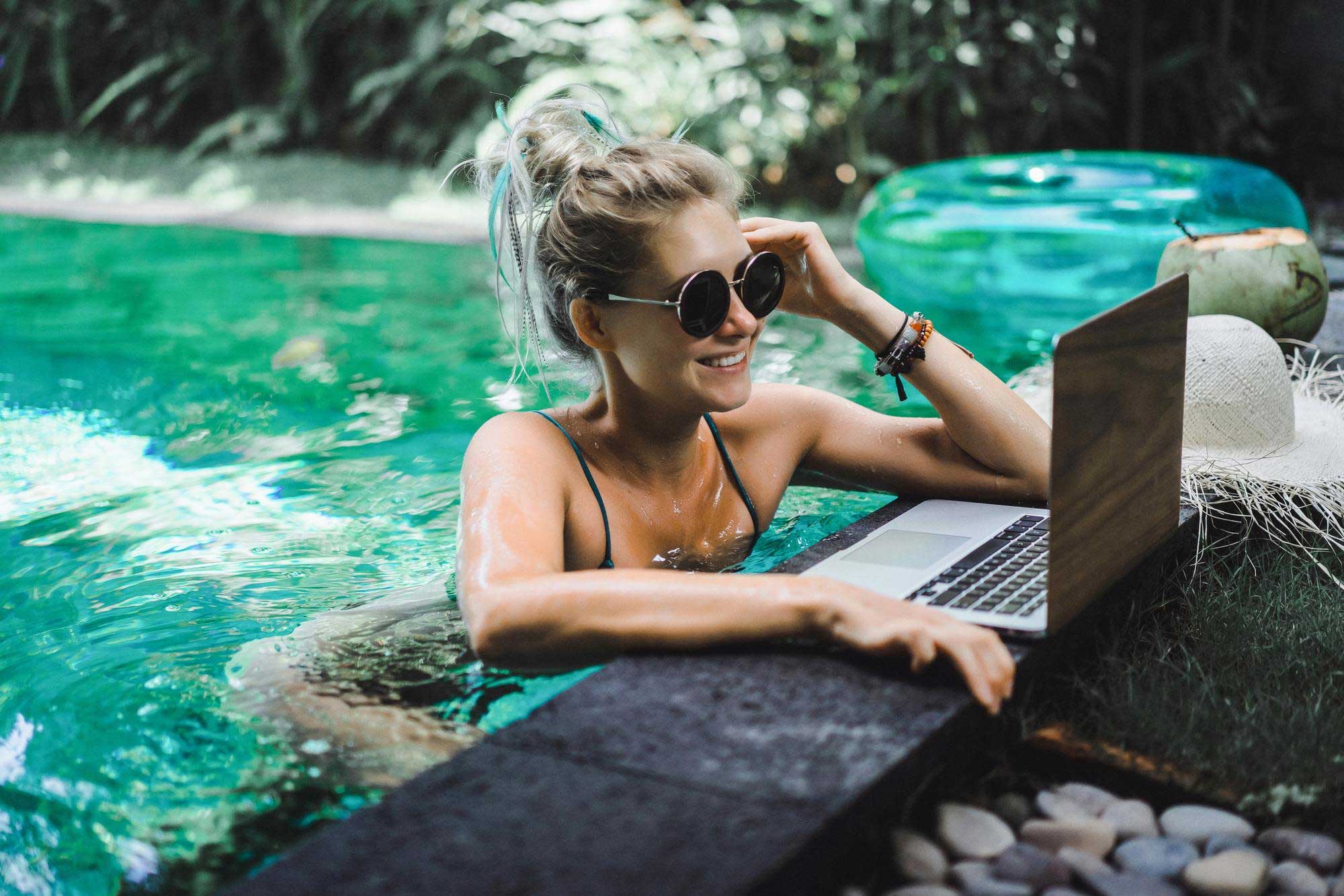 Digital Nomad Life: 7 Tips for Working Productively by the Hotel Pool