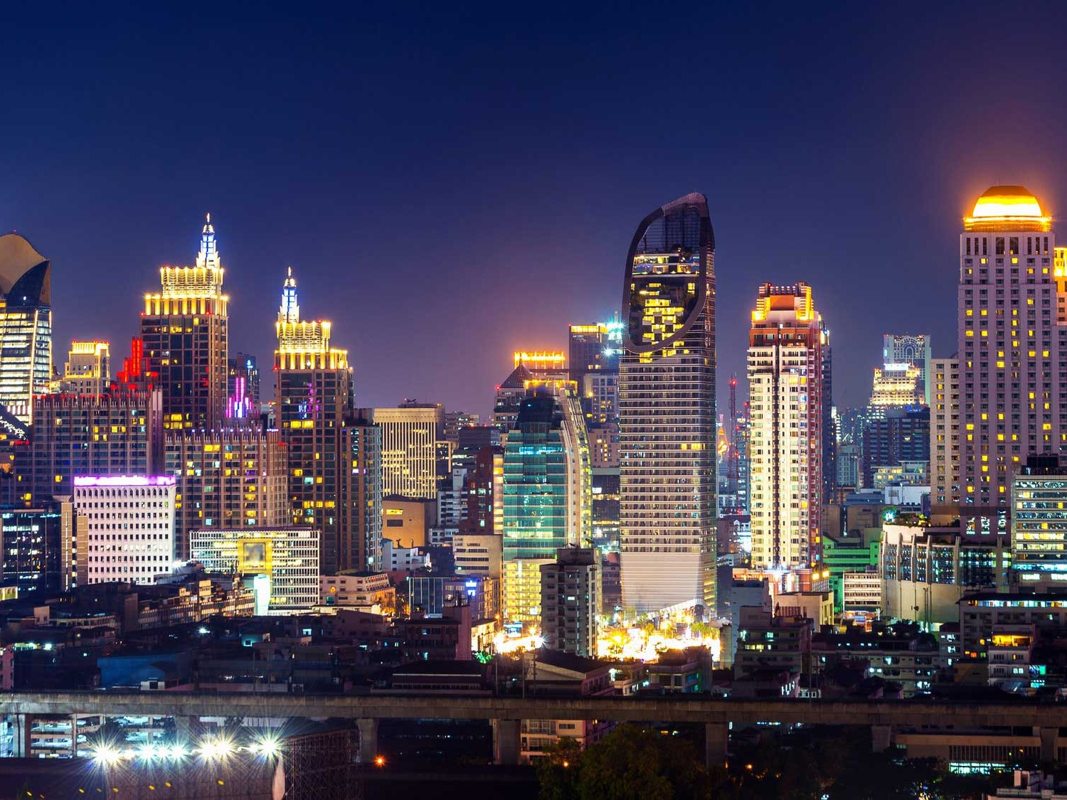 How to Safely Experience Authentic Bangkok Nightlife as a Solo Traveller